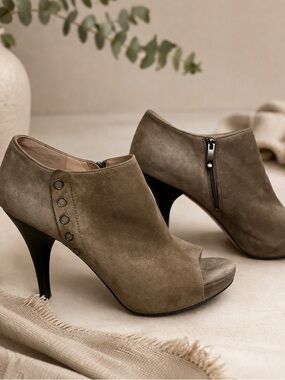 Via Spiga Taupe Brown Suede Leather Peeptoe Platform High Heeled Bootie Size 9.5